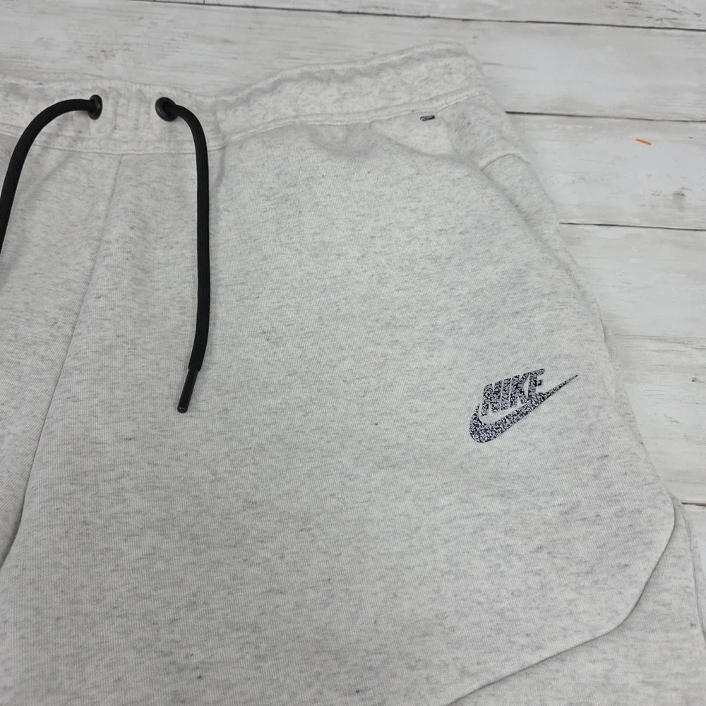 Nike‎ Joggers Mens Large Grey Tech Fleece Tapered Sweatpants Oatmeal DD4706 100